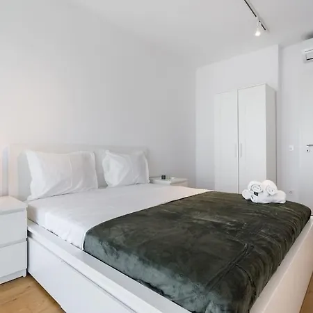公寓 Blue Lagoon- 1 Bedroom Amazing Balcony 布加勒斯特