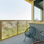 Blue Lagoon- 1 Bedroom Amazing Balcony Apartment