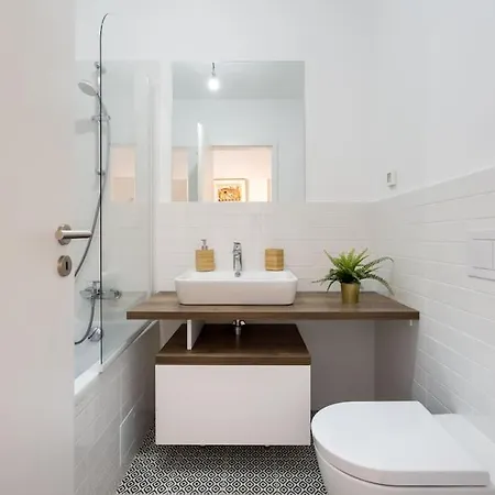 Blue Lagoon- 1 Bedroom Amazing Balcony Διαμέρισμα Βουκουρέστι