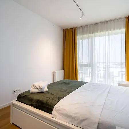 Blue Lagoon- 1 Bedroom Amazing Balcony Apartment *