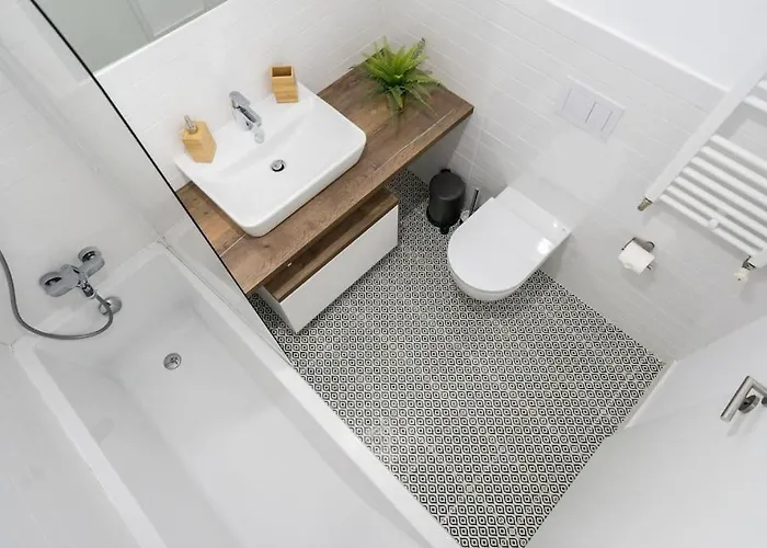 Blue Lagoon- 1 Bedroom Amazing Balcony