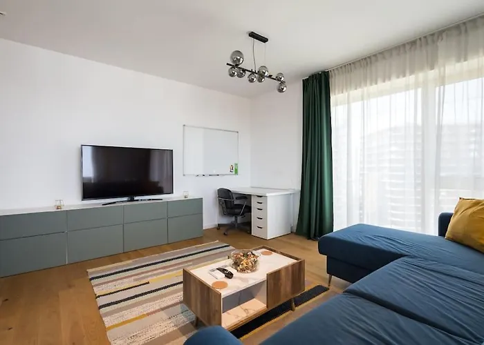 Blue Lagoon- 1 Bedroom Amazing Balcony